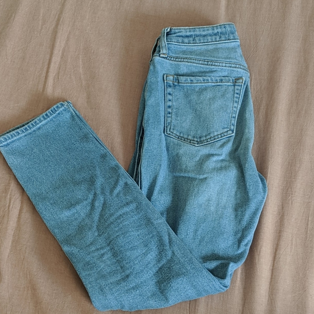 Hollister light wash mom jeans!